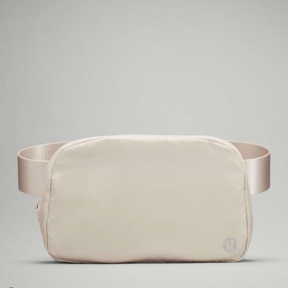 NWT Lululemon white opal Everywhere Belt bag 1L